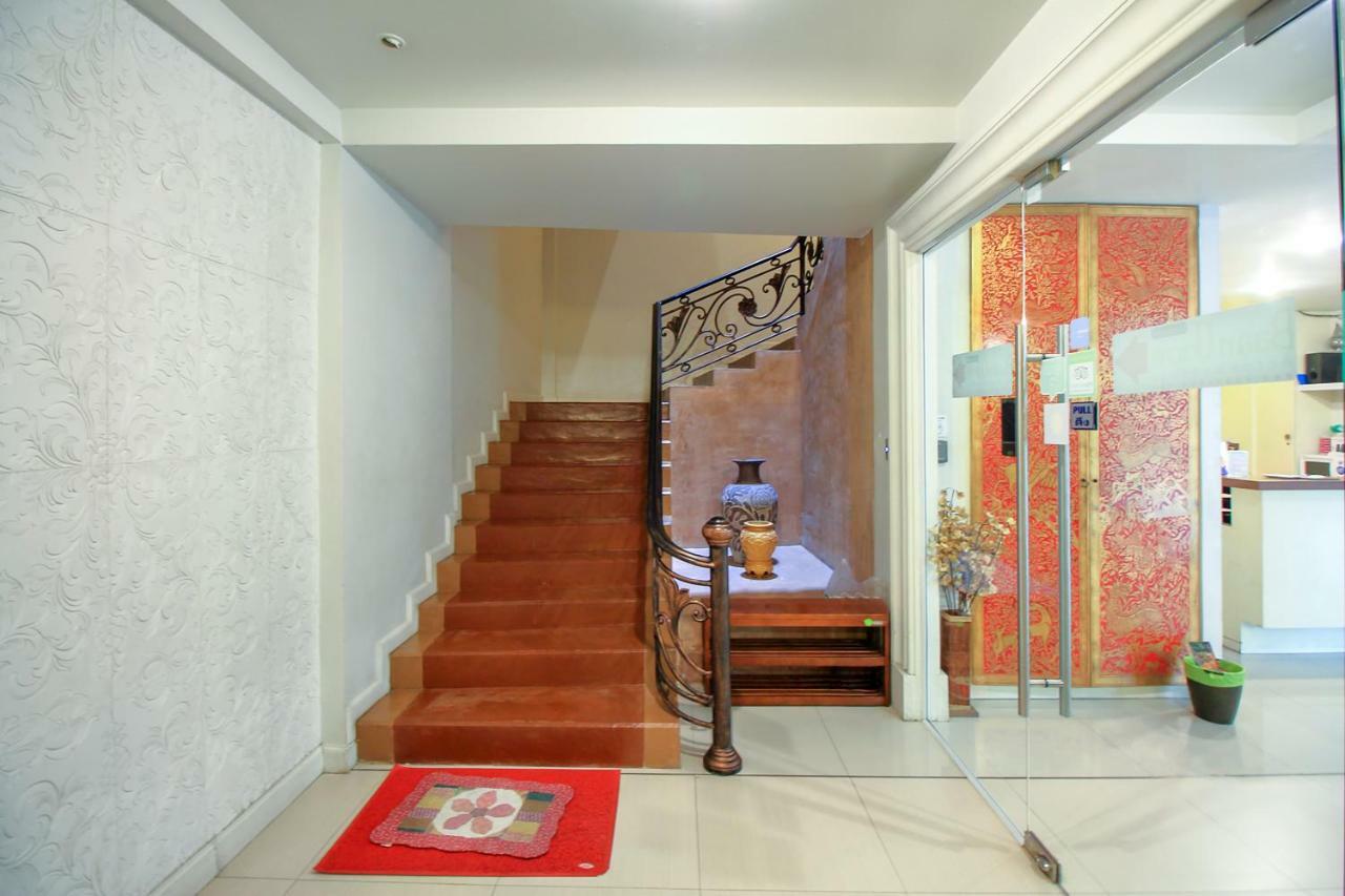 Oyo 307 Baan Udom Hotel Bangkok Luaran gambar