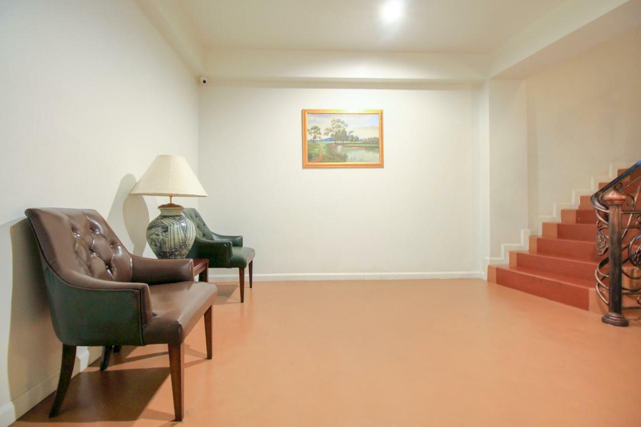 Oyo 307 Baan Udom Hotel Bangkok Luaran gambar