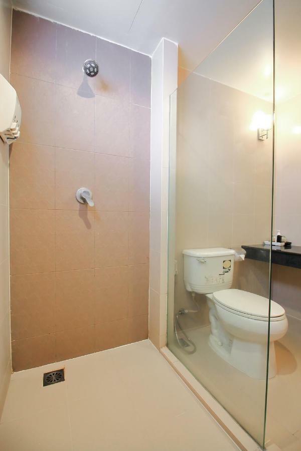 Oyo 307 Baan Udom Hotel Bangkok Luaran gambar
